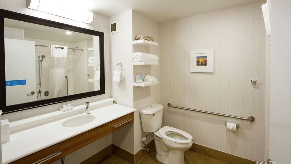 Hampton Inn Vancouver Airport Room