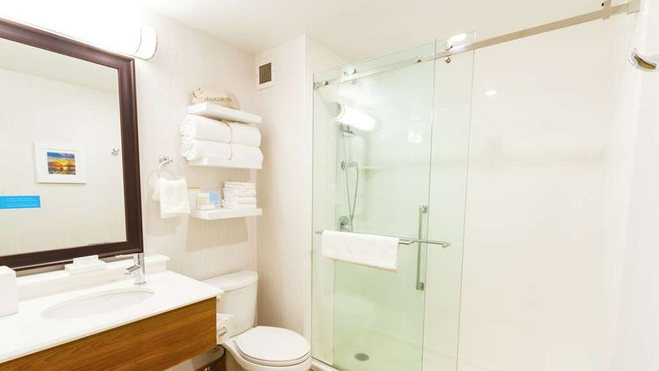 Hampton Inn Vancouver Airport Room