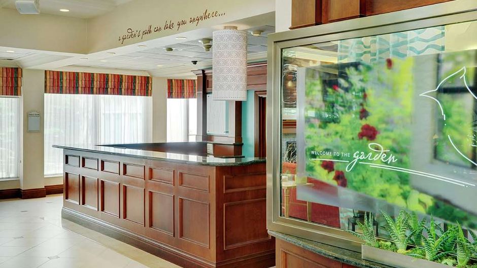 Hilton Garden Inn Toronto/Burlington Lobby