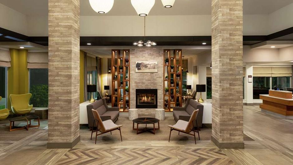 Hilton Garden Inn Cambridge Lobby