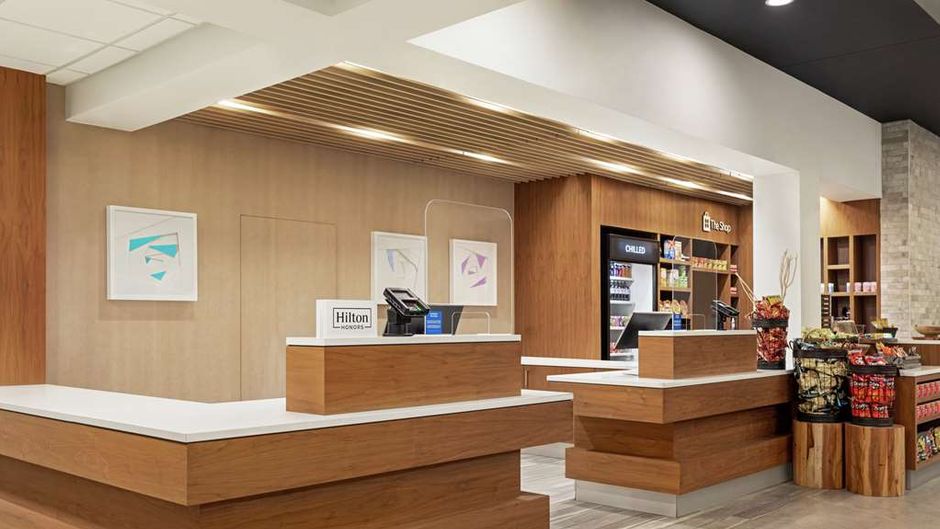Hilton Garden Inn Cambridge Lobby