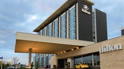 Hilton Toronto Airport Hotel & Suites