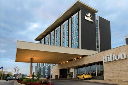 Hilton Toronto Airport Hotel & Suites