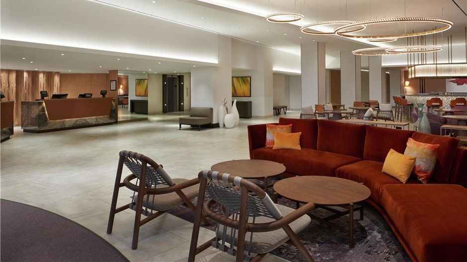 Hilton Toronto Airport Hotel & Suites Lobby