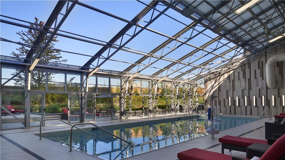 Hilton Toronto Airport Hotel & Suites Pool