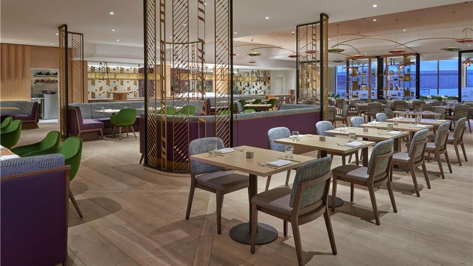 Hilton Toronto Airport Hotel & Suites Restaurant