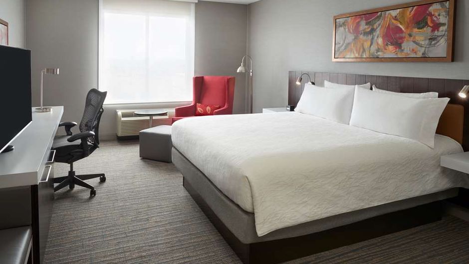 Hilton Garden Inn Toronto Arpt West Room