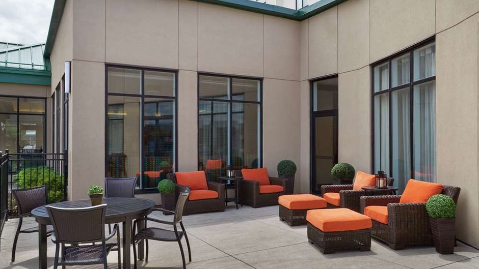 Hilton Garden Inn Toronto Arpt West Exterior