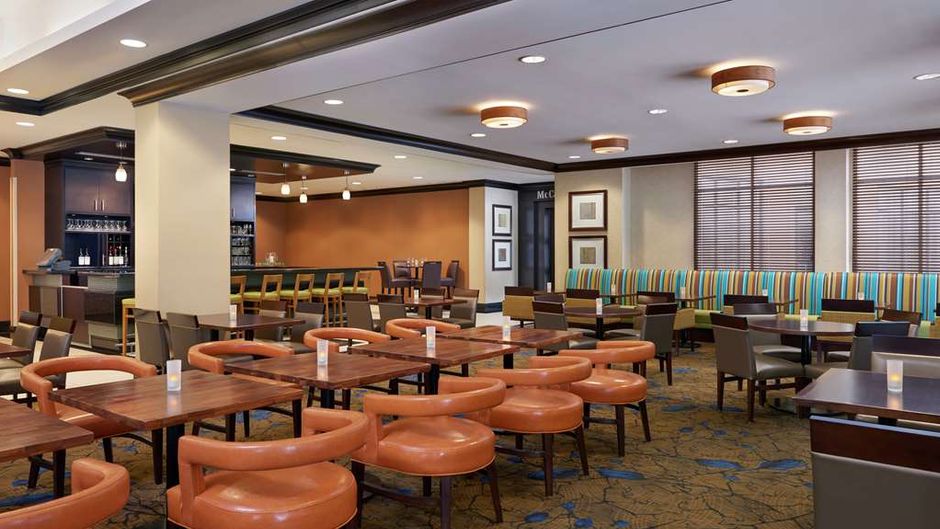 Hilton Garden Inn Toronto Arpt West Restaurant