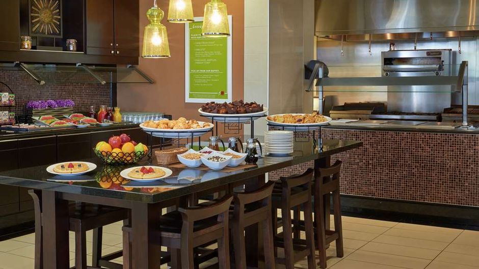 Hilton Garden Inn Toronto Arpt West Restaurant