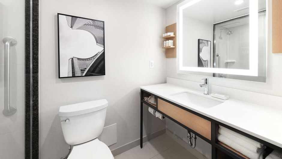 Hilton Garden Inn Toronto Airport Room