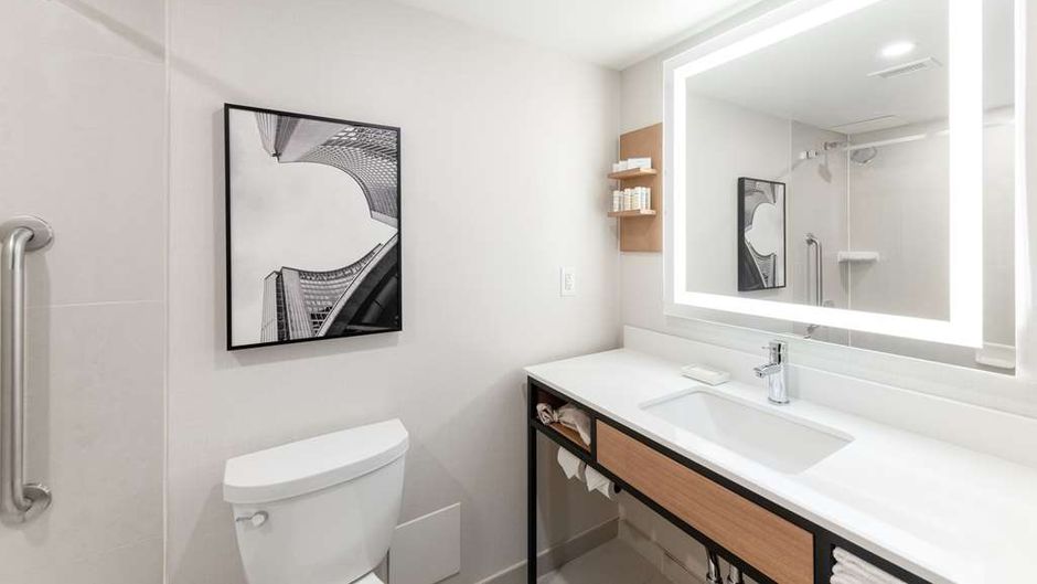 Hilton Garden Inn Toronto Airport Room