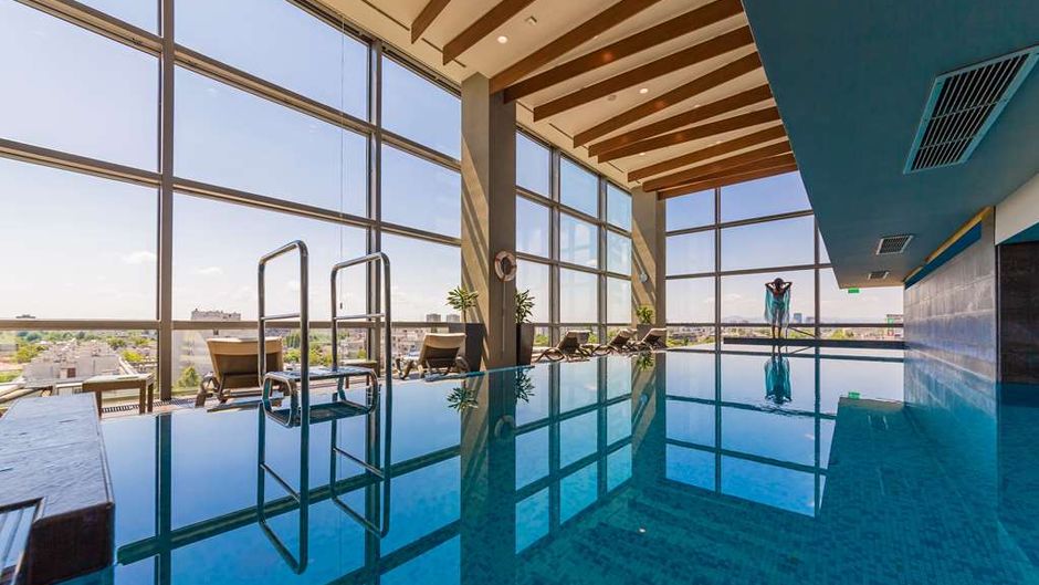 DoubleTree by Hilton Zagreb Pool