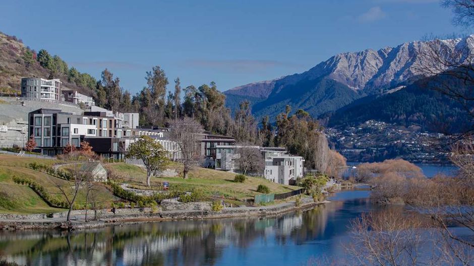 Hilton Queenstown Resort & Spa Exterior