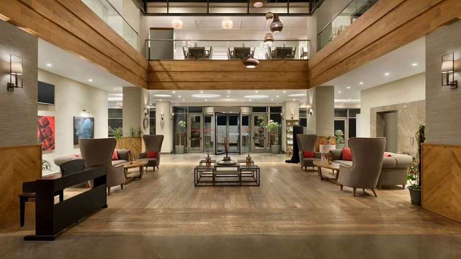 Ramada Adana Lobby