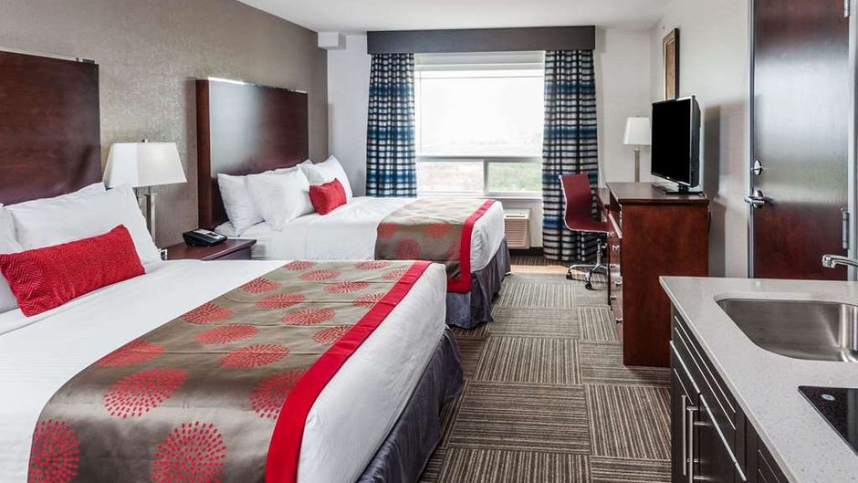 Ramada by Wyndham Moose Jaw Room
