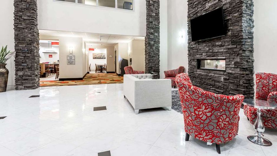 Ramada by Wyndham Moose Jaw Lobby