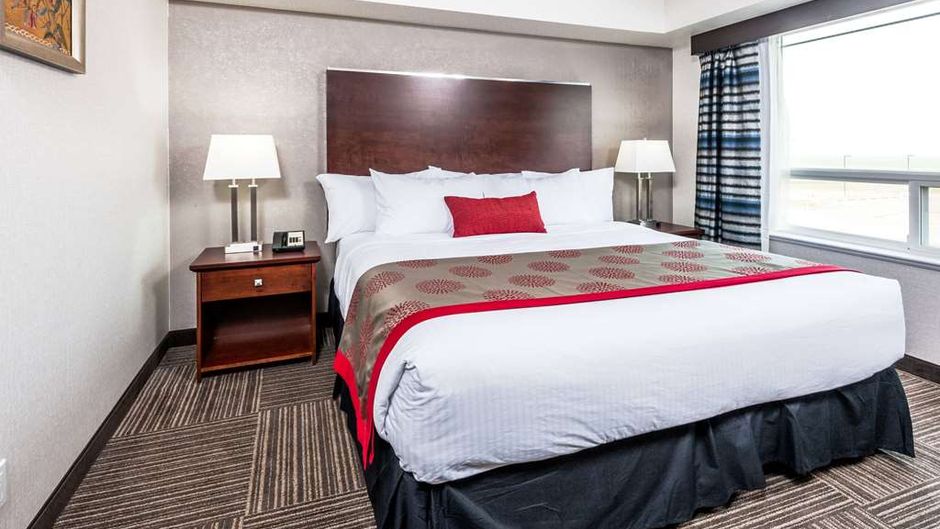 Ramada by Wyndham Moose Jaw Suite