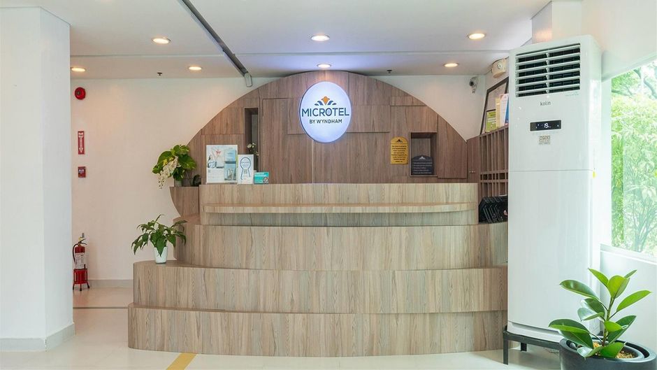 Microtel by Wyndham UP Technohub Lobby