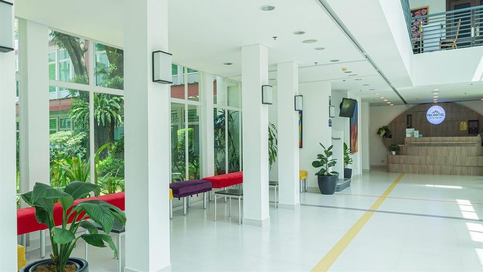 Microtel by Wyndham UP Technohub Lobby