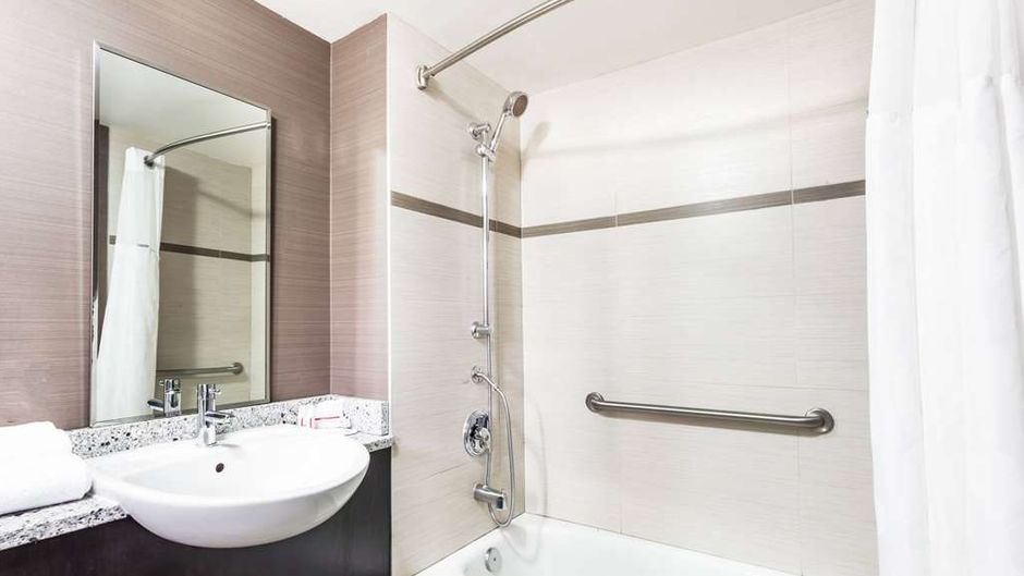Ramada Ottawa on the Rideau Room