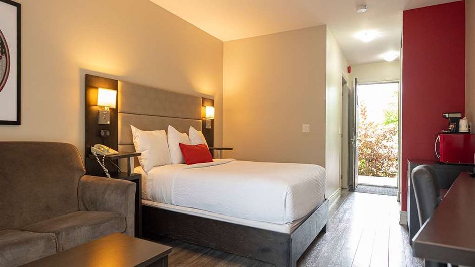 Ramada Ottawa on the Rideau Room