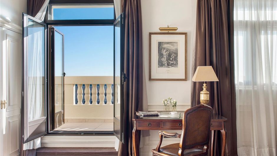 Gran Melia Fenix Room