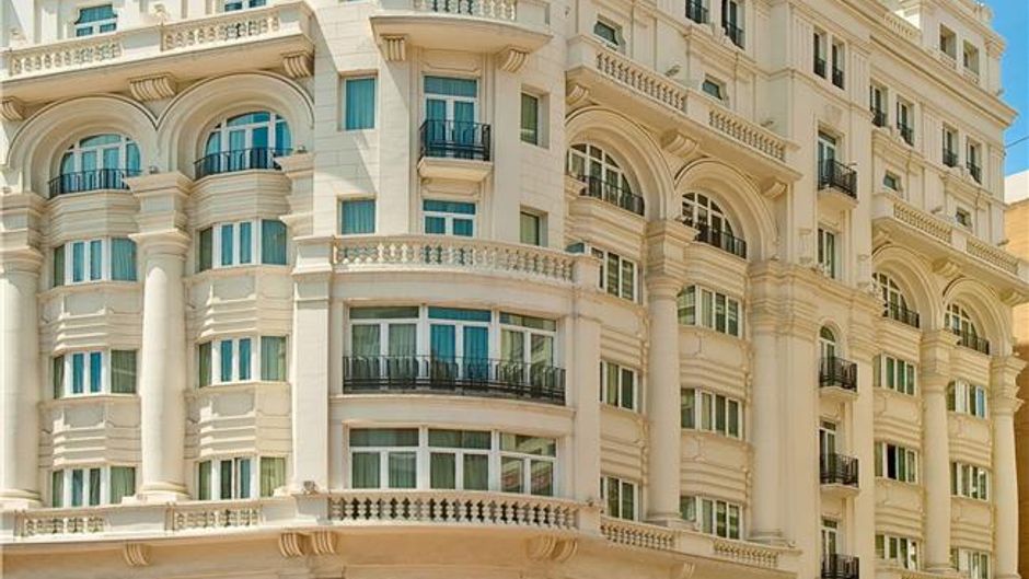 Melia Plaza Exterior