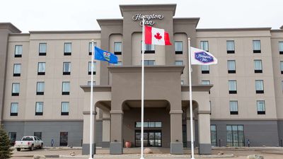 Hampton Inn by Hilton Lloydmininster