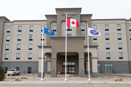 Hampton Inn by Hilton Lloydmininster