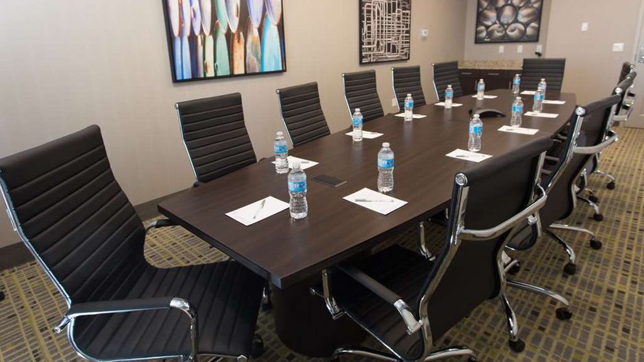 Hampton Inn by Hilton Lloydmininster Meeting