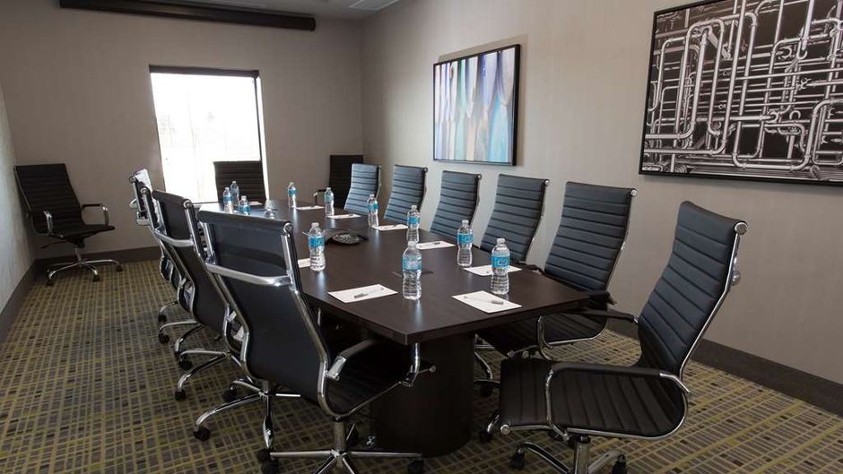 Hampton Inn by Hilton Lloydmininster Meeting
