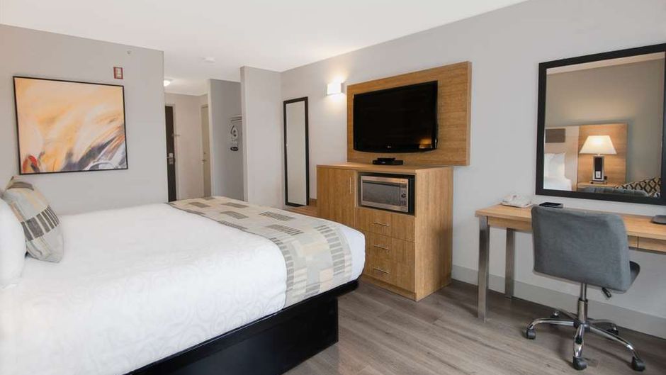 The Coast Abbotsford Hotel & Suites Room