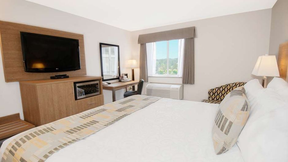The Coast Abbotsford Hotel & Suites Room