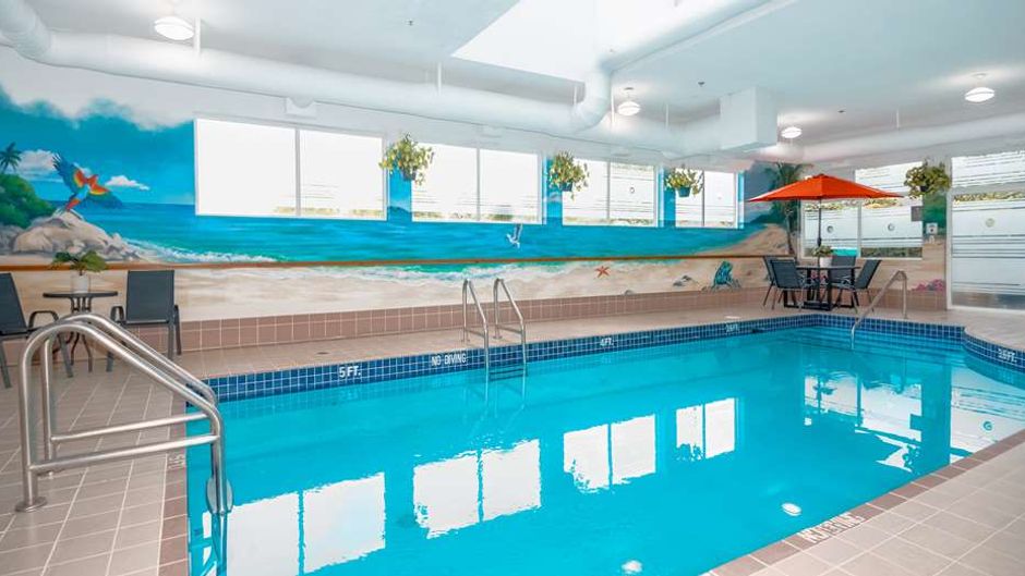 The Coast Abbotsford Hotel & Suites Pool