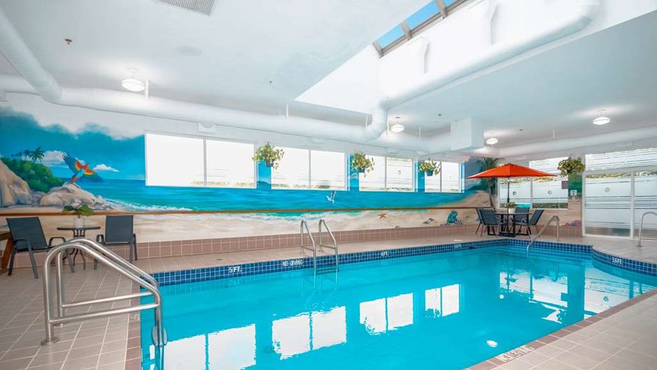 The Coast Abbotsford Hotel & Suites Pool