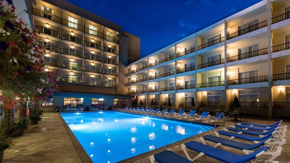 Coast Capri Hotel Pool