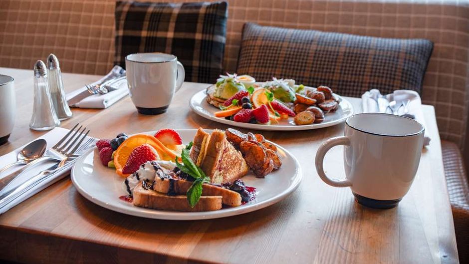 Coast Canmore Hotel Restaurant