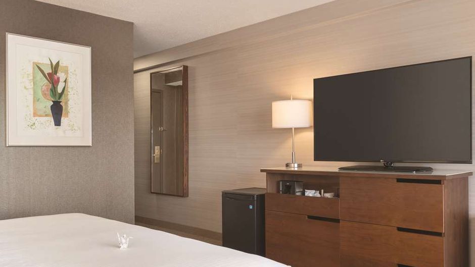 The Coast Edmonton Plaza Hotel Room