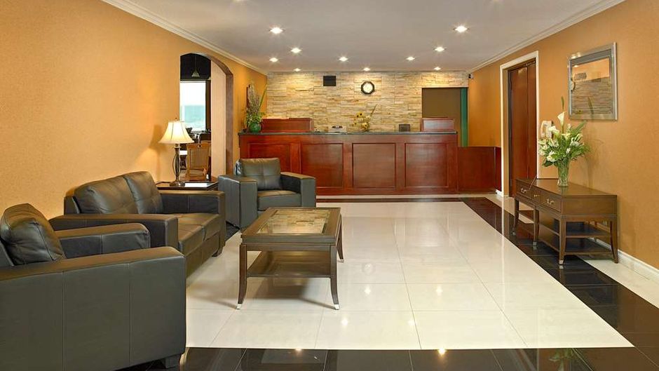 Coast Fraser Inn Lobby
