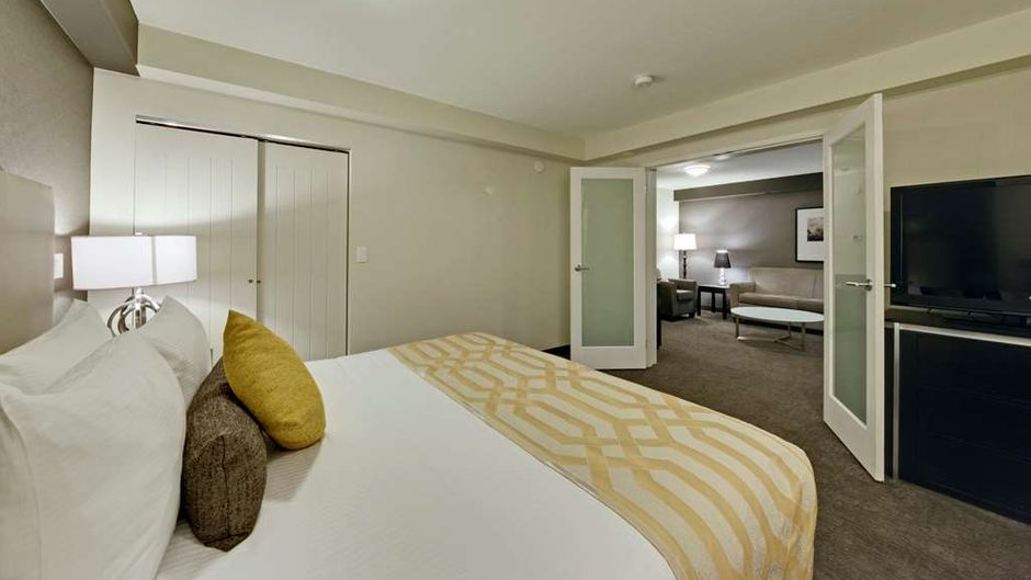 Coast Kamloops Hotel & Conference Centre Suite