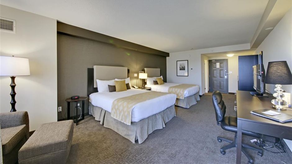 Coast Kamloops Hotel & Conference Centre Room