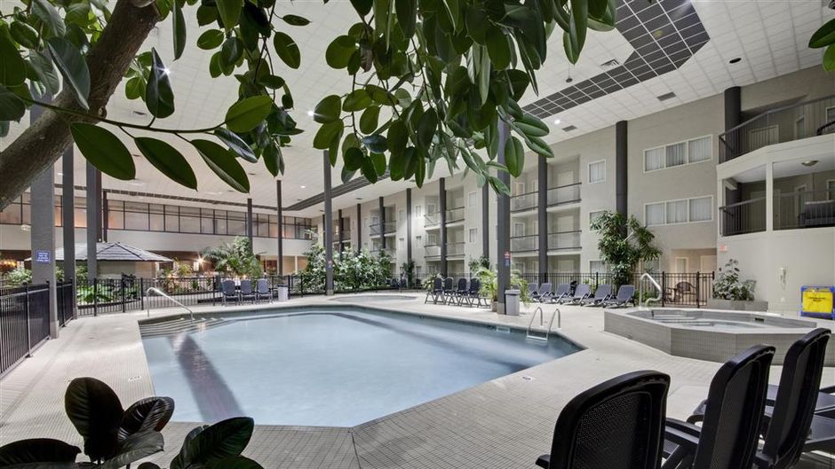 Coast Kamloops Hotel & Conference Centre Pool