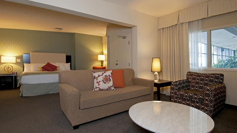 Coast Kamloops Hotel & Conference Centre Room