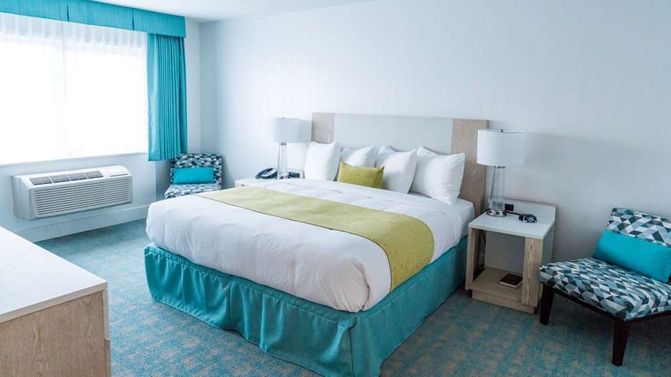 Coast Hotel & Convention Center Langley Suite
