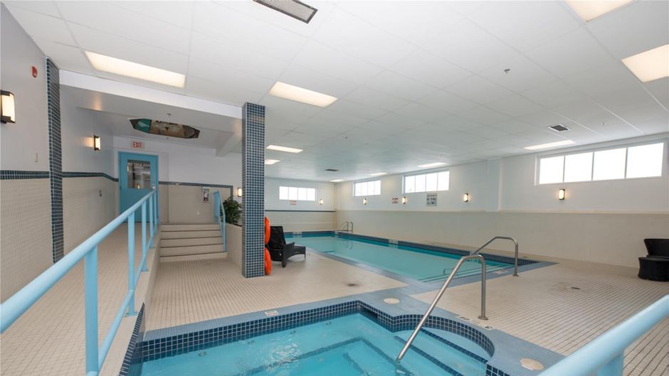 Coast Lethbridge Hotel & Conference Ctr Pool
