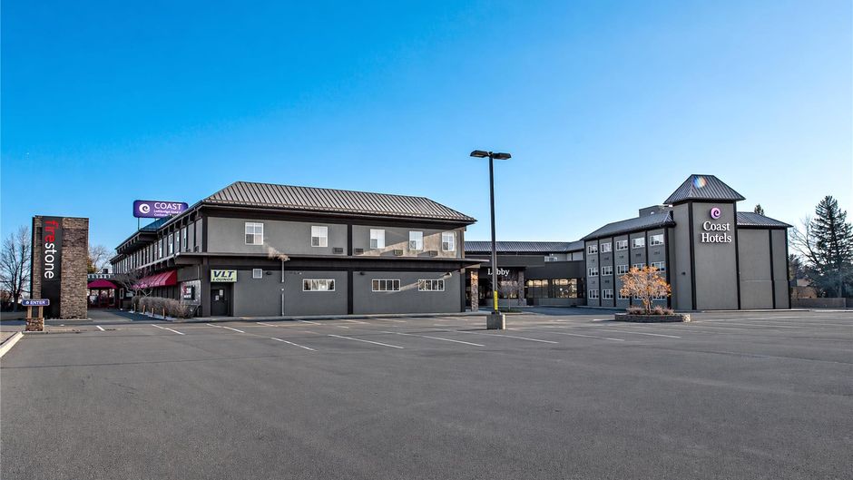 Coast Lethbridge Hotel & Conference Ctr Exterior