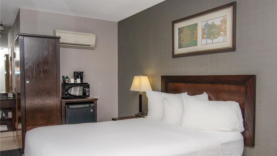 Coast Lethbridge Hotel & Conference Ctr Room