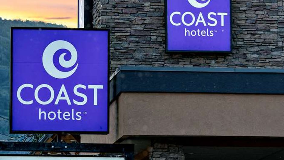 Coast Osoyoos Beach Hotel Exterior
