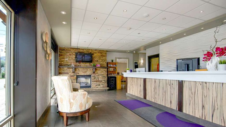 Coast Osoyoos Beach Hotel Lobby
